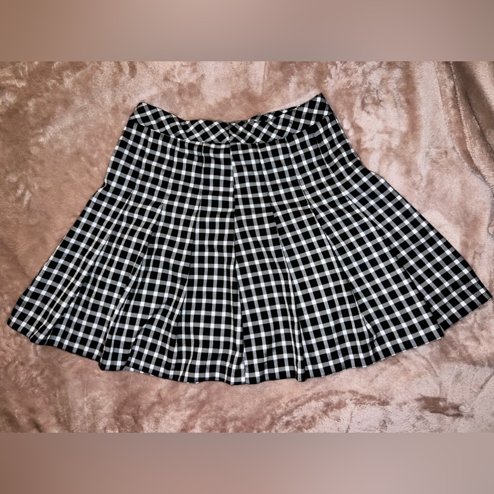 Black and White Skirt - Picture 2 of 2